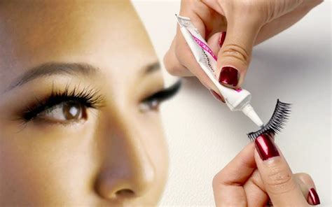 The Secrets to Applying Magic Eyelash Glue for an Instant Eye Lift